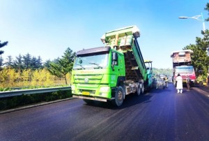 S201威東線（機(jī)場(chǎng)路）路段，預(yù)計(jì)10月20日路面主體完工